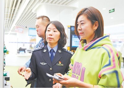 青島簽發首張赴港澳“個人旅游簽注”，助推旅游業發展新機遇